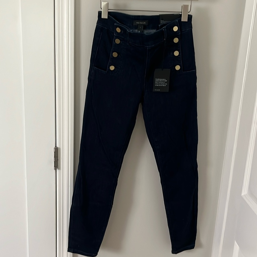 Ann Taylor the skinny with gold button details in size 6 in dark wash